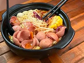 Hình ảnh Mỳ cay xúc xích