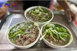 Hình ảnh Phở tái lăn