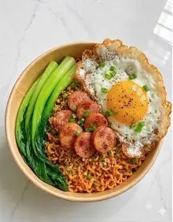 Hình ảnh Mì trộn xúc xích ốp la