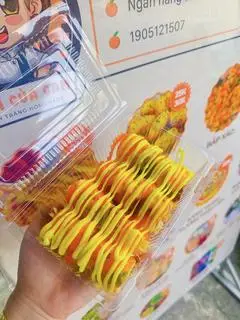 Hình ảnh Bánh tráng cuốn sốt bơ (bơ vàng) + tương ớt
