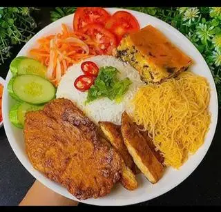 Hình ảnh cơm sườn bì chả 