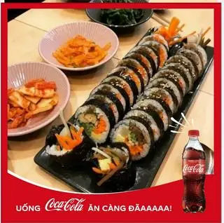 Hình ảnh Kimbab kim chi + coca