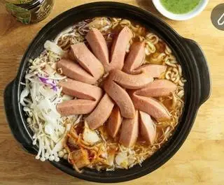 Hình ảnh Mì Kim Chi Xúc Xích