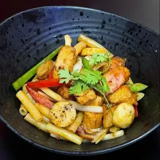 Hình ảnh Nui xào surimi hải sản