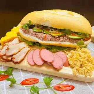 Hình ảnh Bánh Mì Pate Thập Cẩm