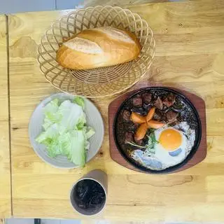Hình ảnh Bò bít tết bánh mì