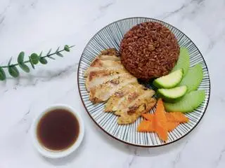 Hình ảnh Cơm gạo lứt ức gà - sốt teriyaki