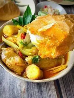 Hình ảnh Combo Cà ri gà - Bánh mì + Trà tắc