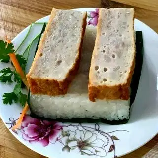 Hình ảnh Xôi nén kẹp chả heo - chả mỡ ( M )