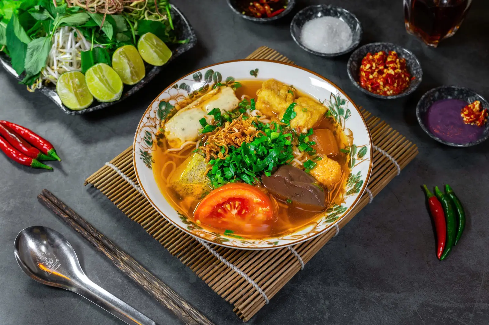 Hình ảnh BÚN RIÊU THÊM CHẢ CÂY