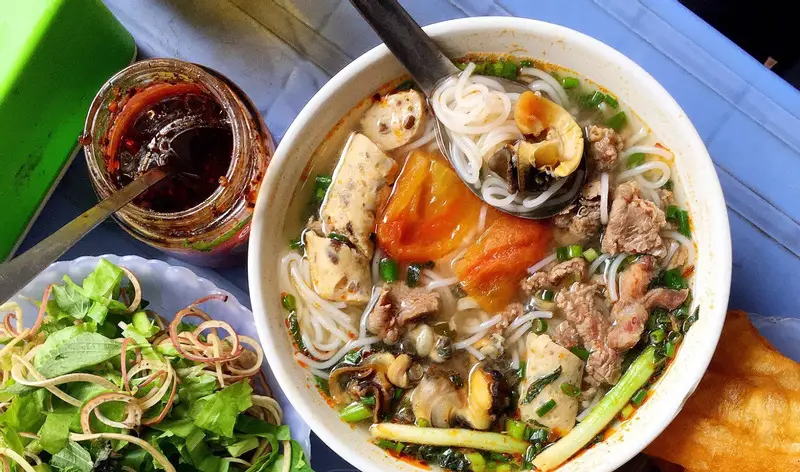 Hình ảnh bún ốc+ bò + giò tai