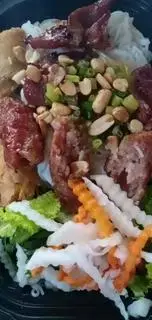 Hình ảnh Bánh hỏi nem thịt nướng chả giò