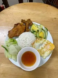 Hình ảnh Cơm tấm sườn cốt  ết - trứng ốp