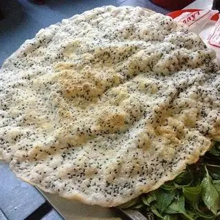Hình ảnh 1/2 Cái Bánh Tráng Thêm