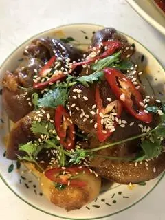 Hình ảnh Dựng heo kho