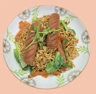 Hình ảnh Mì gói xào xúc xích - 2 cây