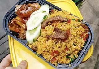 Hình ảnh Cơm Rang Cải Bò Nhiều Thịt Bò 