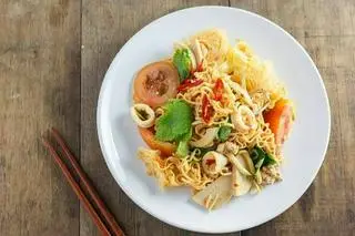 Hình ảnh mì gói xào tôm mực.. đặt biệt 