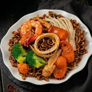 Hình ảnh Mì Tương Đen Hải Sản để