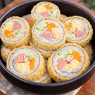 Hình ảnh Kimbap truyền thống chiên xù