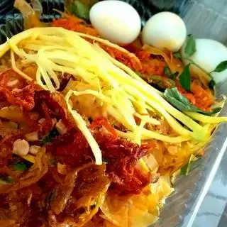 Hình ảnh Bánh tráng trộn chuẩn vị Nam khô bò