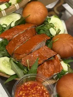 Hình ảnh Vịt quay da giòn nửa con