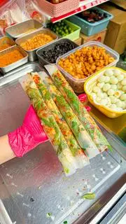 Hình ảnh Bánh tráng cuốn chấm sốt me bơ