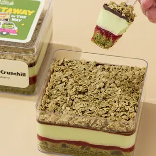 Hình ảnh Hộp Matcha Crunchill (Mousse Trà Xanh Dâu Tây)