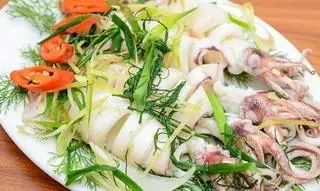 Hình ảnh Mực Ống Hấp Hành Gừng