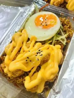 Hình ảnh Mì Siukay gà giòn đẫm sốt