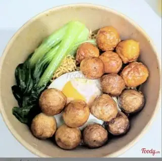 Hình ảnh Mì trộn bò viên, cá viên, tôm viên, ốp la