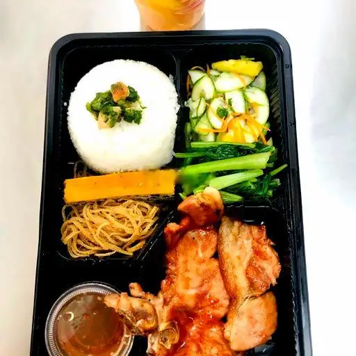 Hình ảnh Cơm Tấm Sườn Nướng Bì Chả - Canh