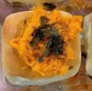 Hình ảnh 5 cái bánh mì nhân kem trứng muối chà bông rông biển