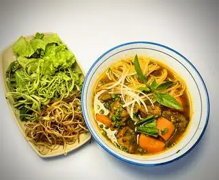Hình ảnh Hủ tiếu bò kho+ Sinh tố dâu
