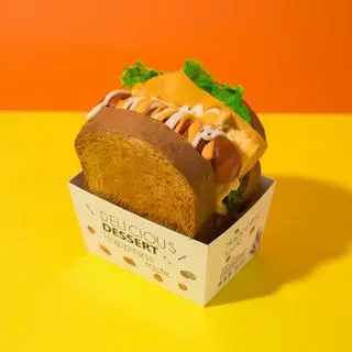 Hình ảnh Bánh Mì SW Xúc Xích Phô Mai Gà