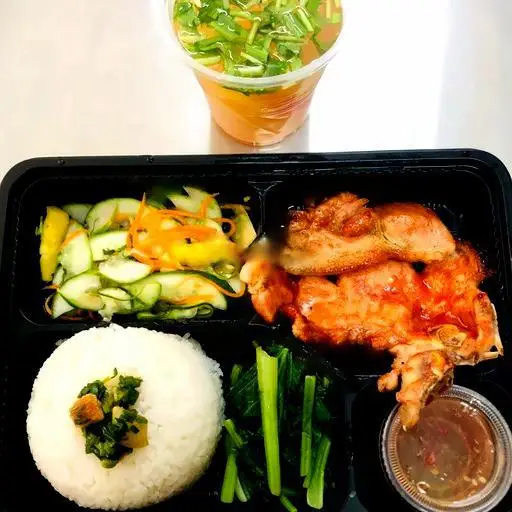 Hình ảnh Cơm Tấm Sườn Nướng - Canh