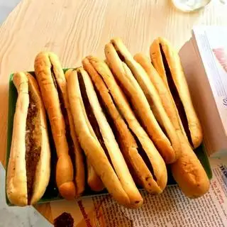 Hình ảnh Combo 4 bánh mì ruốc + 1 Coca-Cola