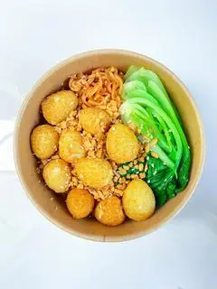Hình ảnh Mì Trộn Trứng Cút Chiên + Sốt Tỏi Đậm Đà