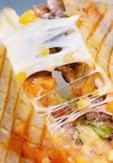 Hình ảnh Tacos mix bò gà phomai kéo sợi size M