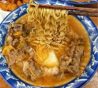 Hình ảnh Mì Kim Chi Bò Cay