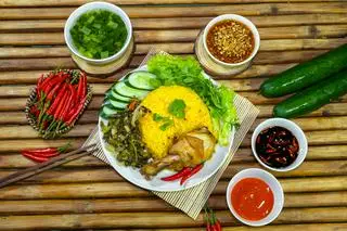 Hình ảnh cơm đùi gà 