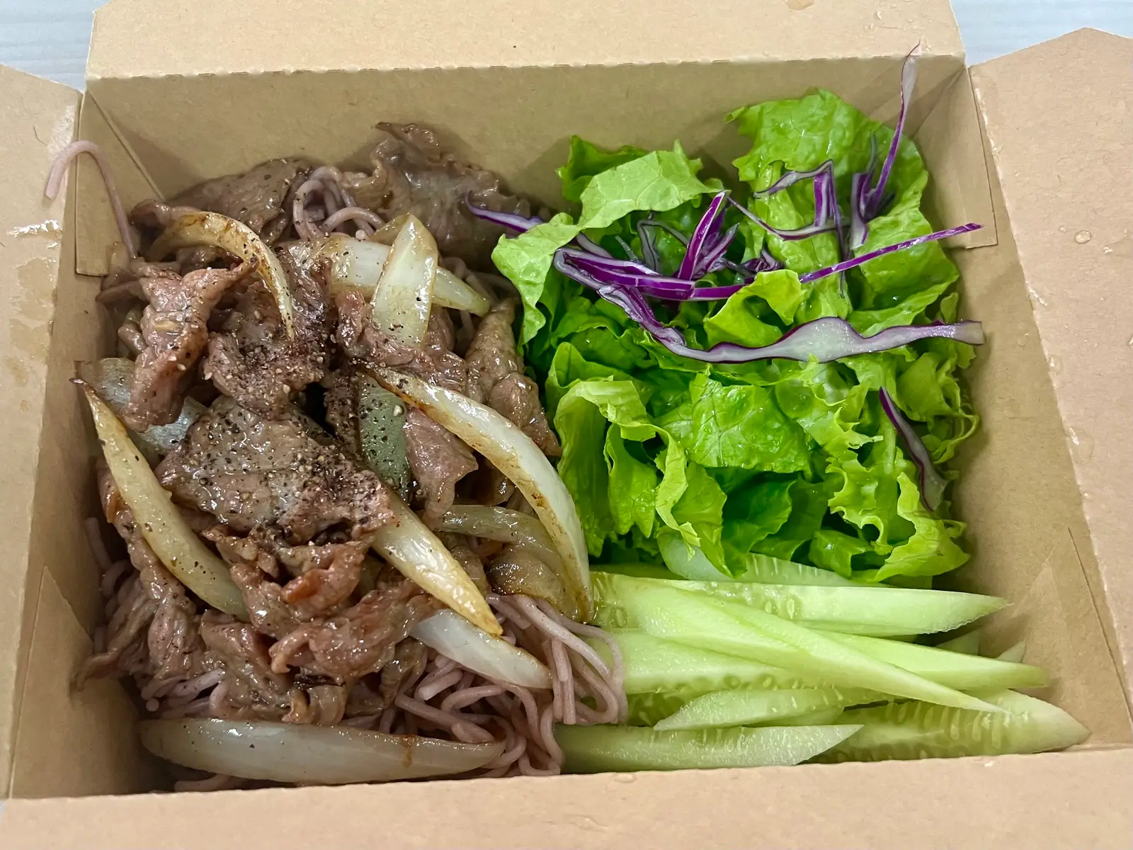 Hình ảnh bún bò xào hành Tây 