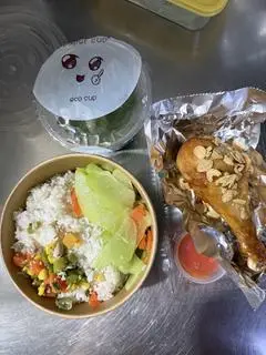 Hình ảnh Cơm Gà Chiên Mắm Tỏi