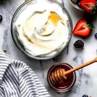 Hình ảnh Sữa chua Hy Lạp không đường - kèm mật ong loại 100g