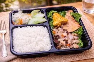 Hình ảnh Cơm gà thập cẩm