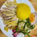 Hình ảnh Cơm gà thường xé