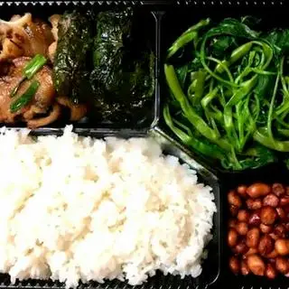 Hình ảnh Cơm Thịt Rang Chả Lá Lốt