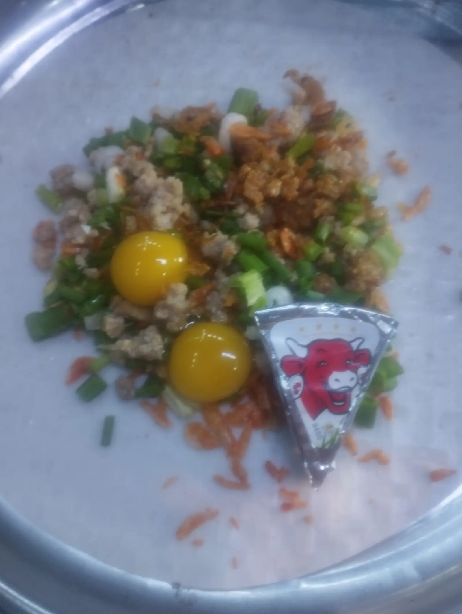 Hình ảnh Bánh tráng nướng trứng hành - thịt - phomai