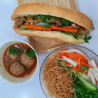 Hình ảnh Bánh mì Xíu mại nhân trứng cút