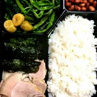 Hình ảnh Cơm Thịt Luộc Chả Lá Lốt